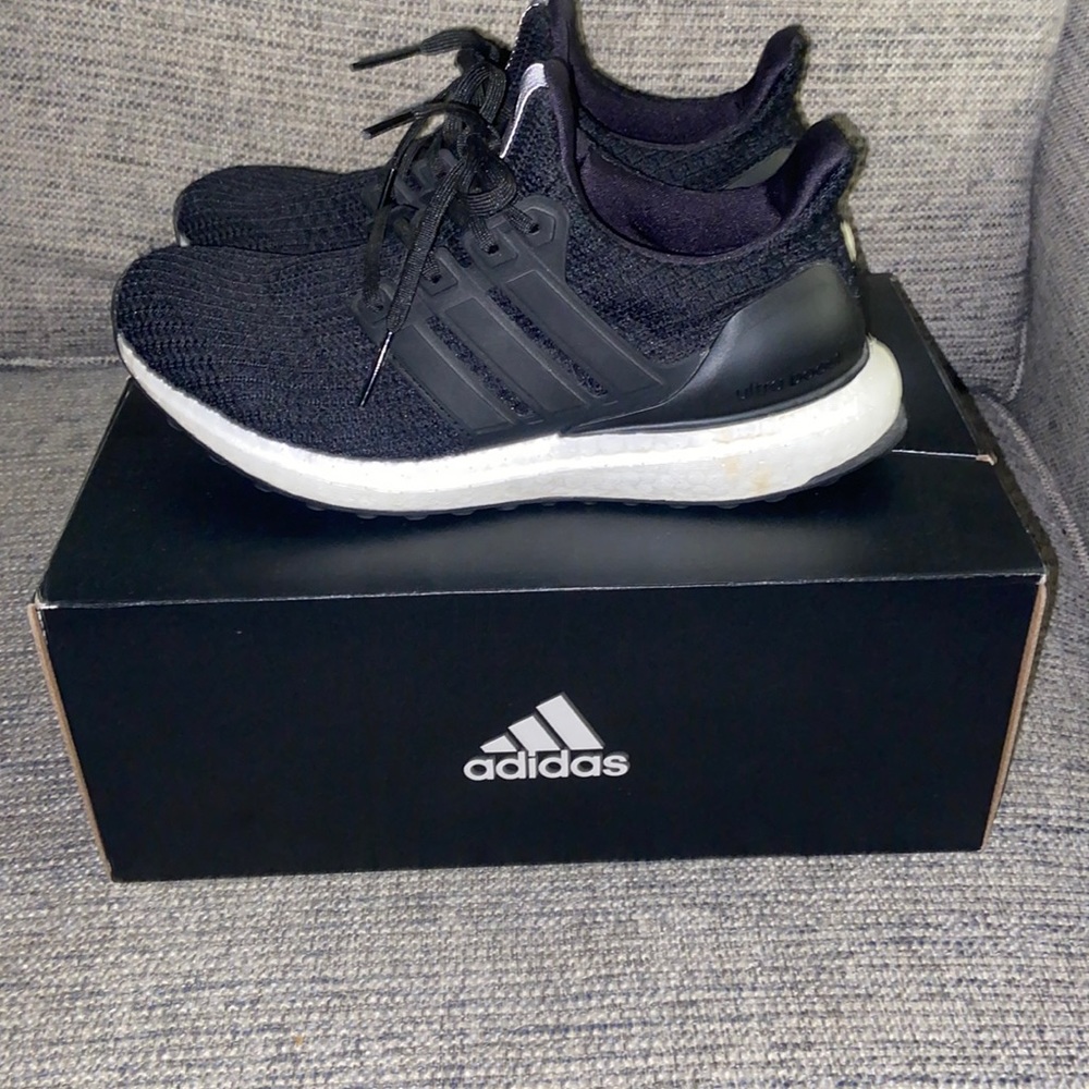 BLACK ULTRA BOOST size 5.5